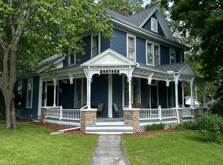 300 N East St, Le Roy, IL