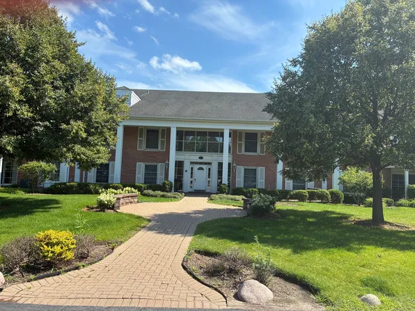 112 Carriage Way Dr APT 204A, Burr Ridge, IL 60527