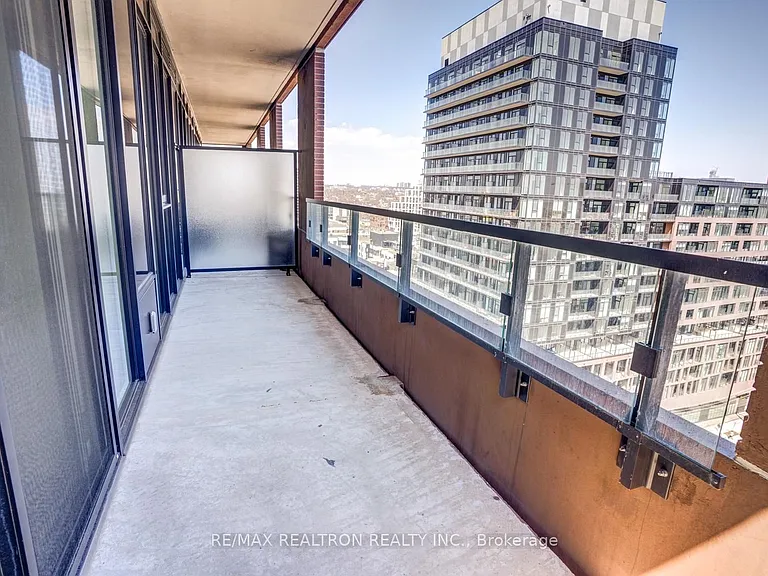 270 Dufferin St #Penthouse 17 — Photo 9