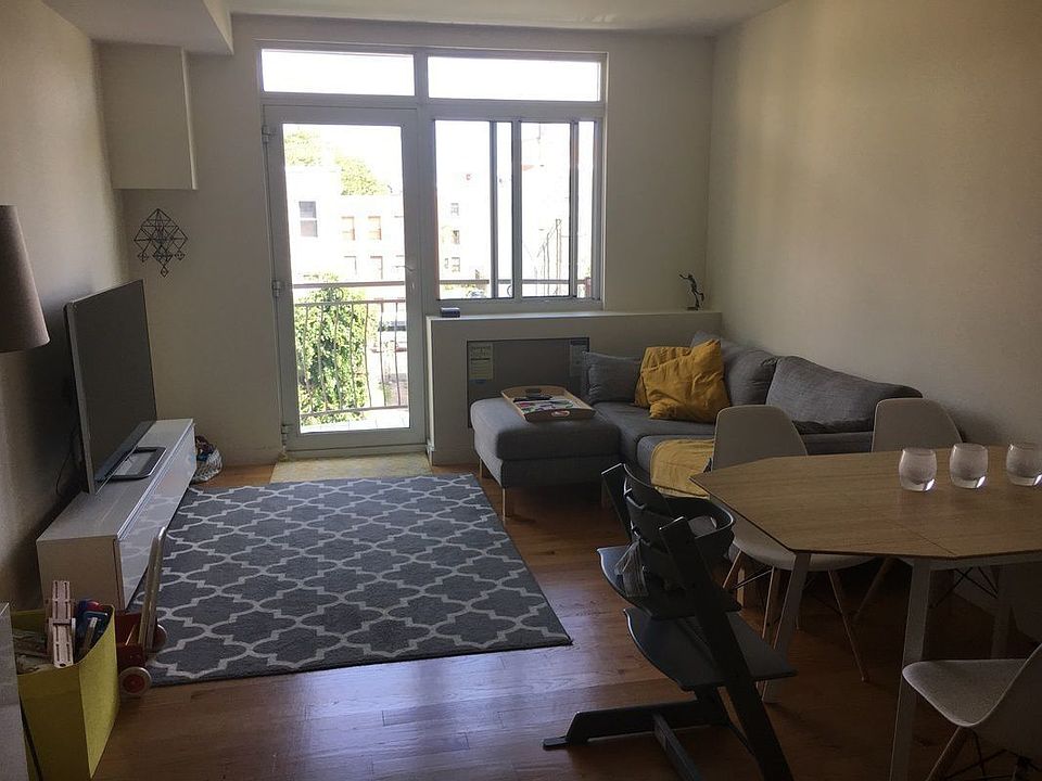 1st image of 11 Meserole St APT 3D