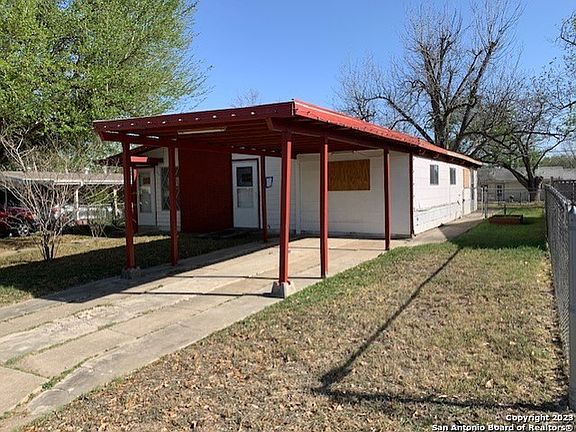3rd image of 642 Kopplow Pl