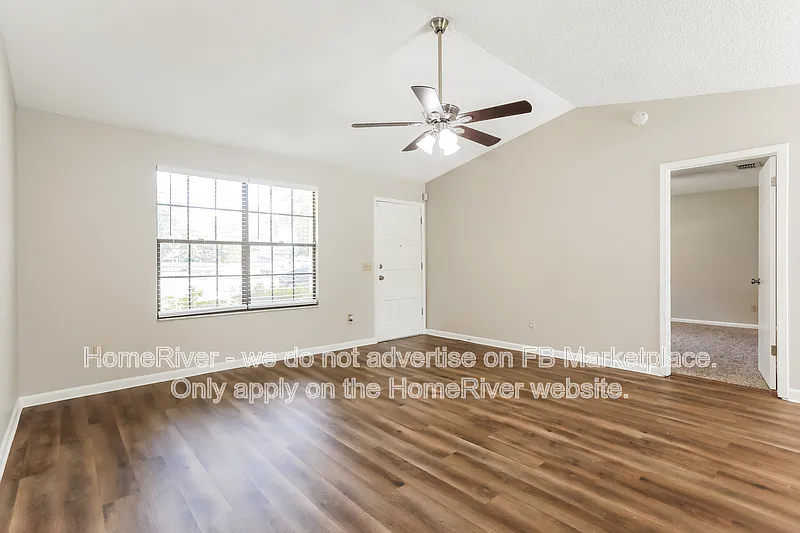 3 bed, 2.0 bath, 1392 sqft, $1,855 — Photo 3