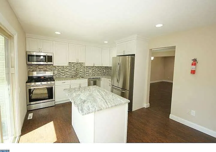 639 Twin Rivers Dr N — Photo 5
