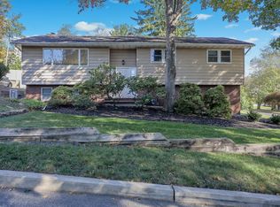18 Ruth Ln, Demarest, NJ 07627