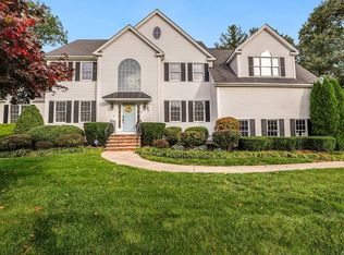 7 Falcon Ridge Dr, Hopkinton, MA 01748