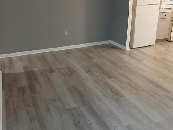 3rd image of 2041 Grant Ave
