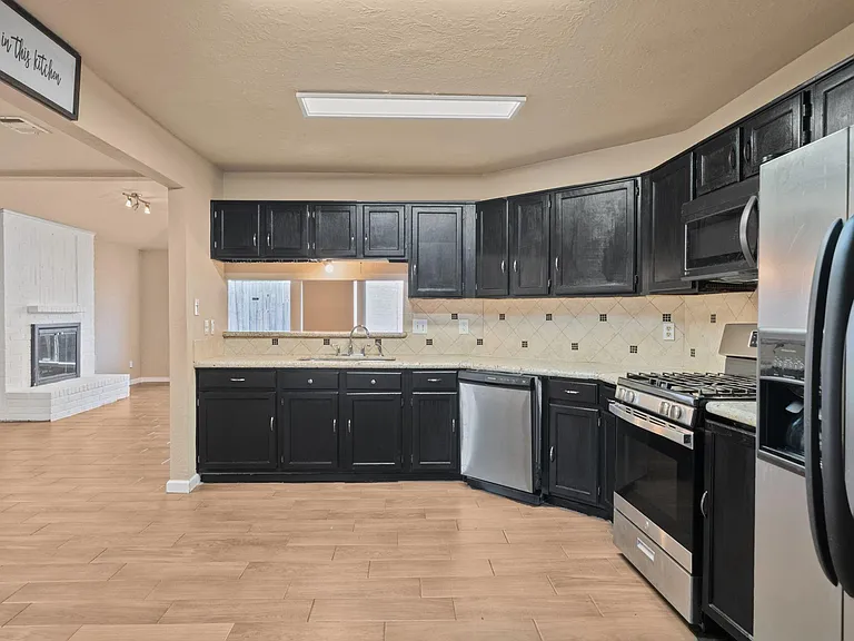 16719 Sky Blue Ln — Photo 5
