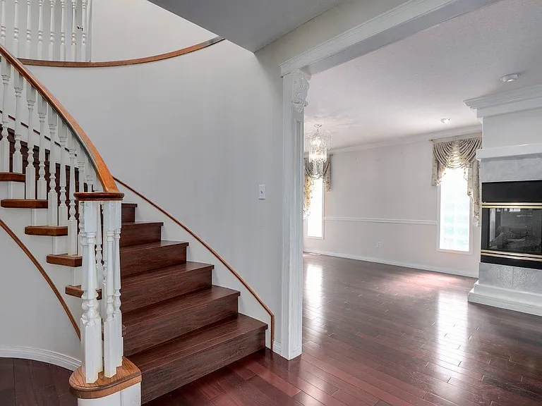 2657 Sandstone Cres #UPPER FLOOR — Photo 3