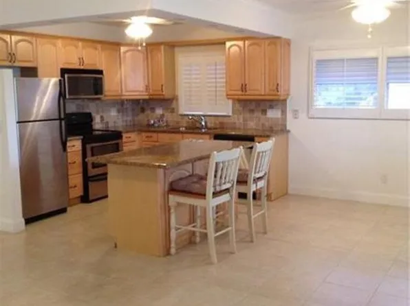 2453 NE 51 Street #D-301, Fort Lauderdale, FL 33308