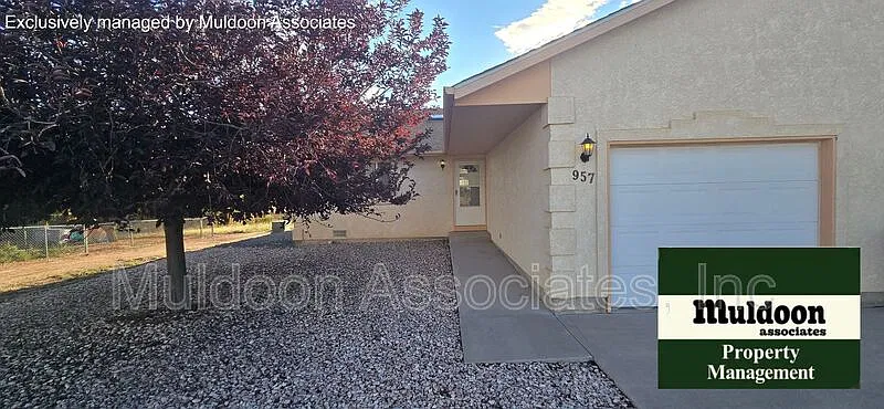 957 S Kyle Ln