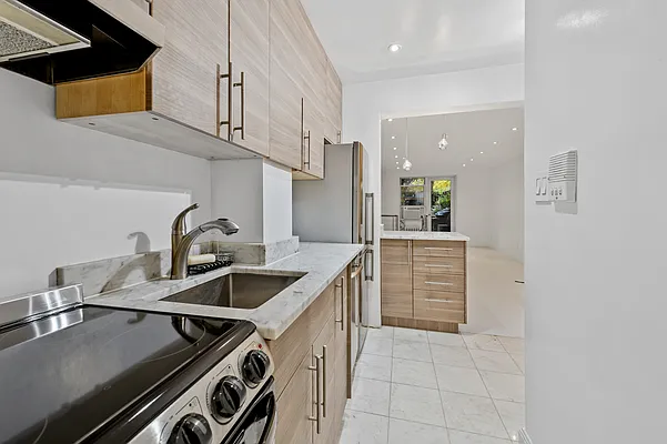 Rented by R New York | media 6