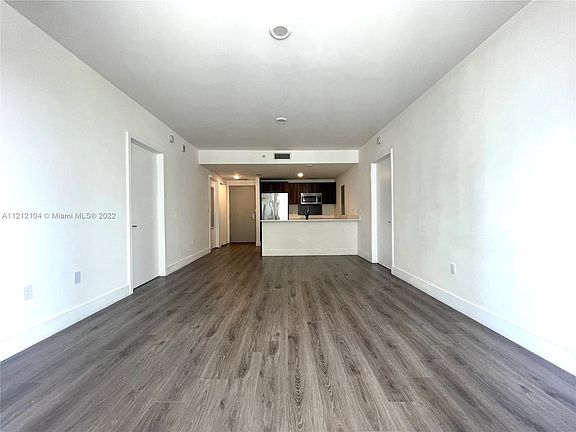 5th image of 488 NE 18th St Unit 209