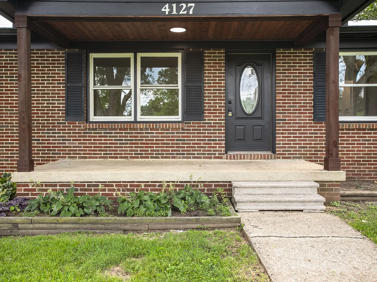 3 bed, 1.5 bath, 1200 sqft, $1,795 — Photo 2