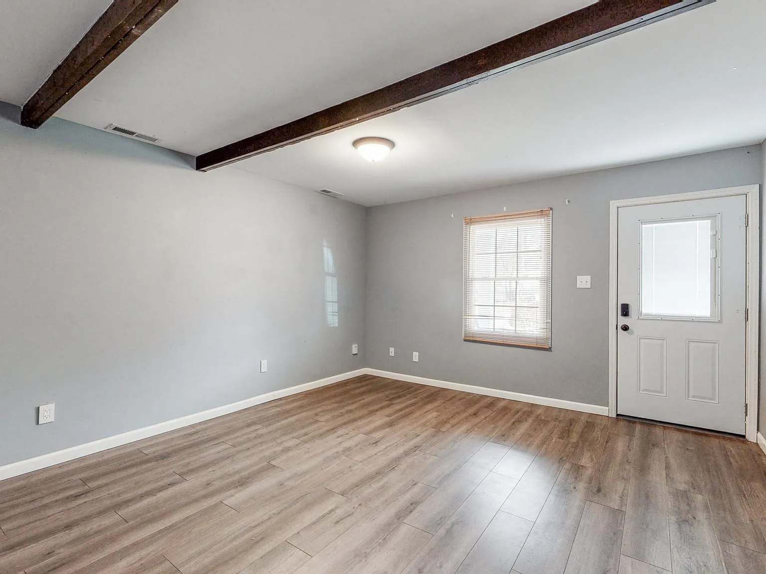 2 bed, 945 sqft, $1,500 — Photo 4
