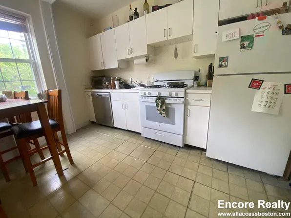 24 Fairbanks St, Brookline, MA
