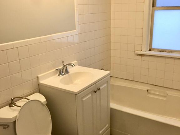 5th image of 124 Lathrop Ave APT 1