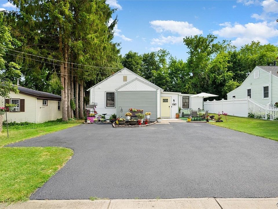 1st image of 132 S Crescent Dr