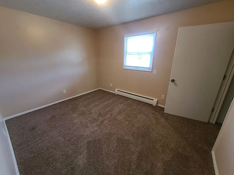 1329 N. Linden — Photo 8