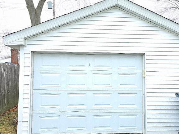 5th image of 2619 Pixley Ave