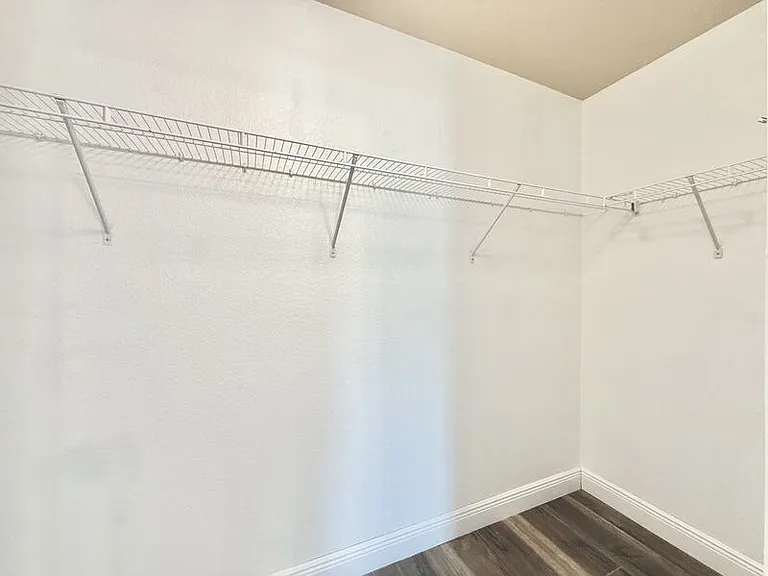 22148 Lockport Ave — Photo 51