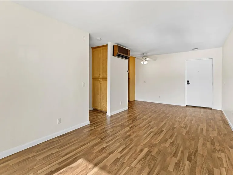 6350 Genesee Ave — Photo 6