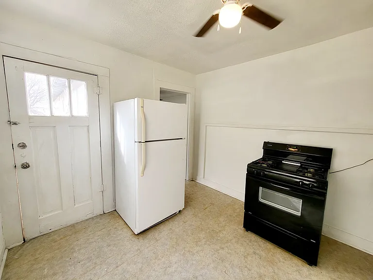 1007 S Main St #A — Photo 17