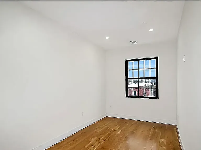 526 Kosciuszko St #4A — Photo 3