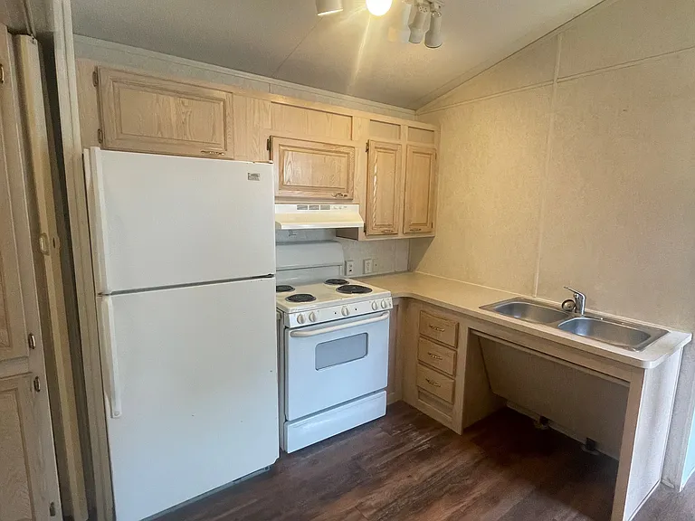 12923 Kerman Ln — Photo 2