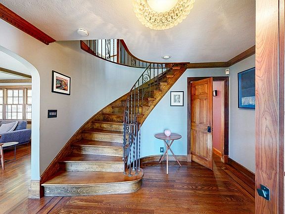 2nd image of 32 Alberta Rd