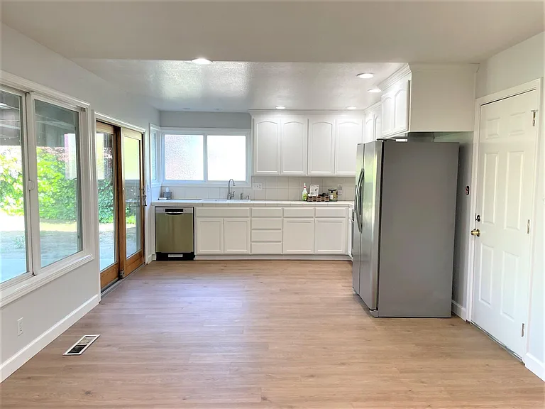 1397 Kinsule Ct — Photo 3