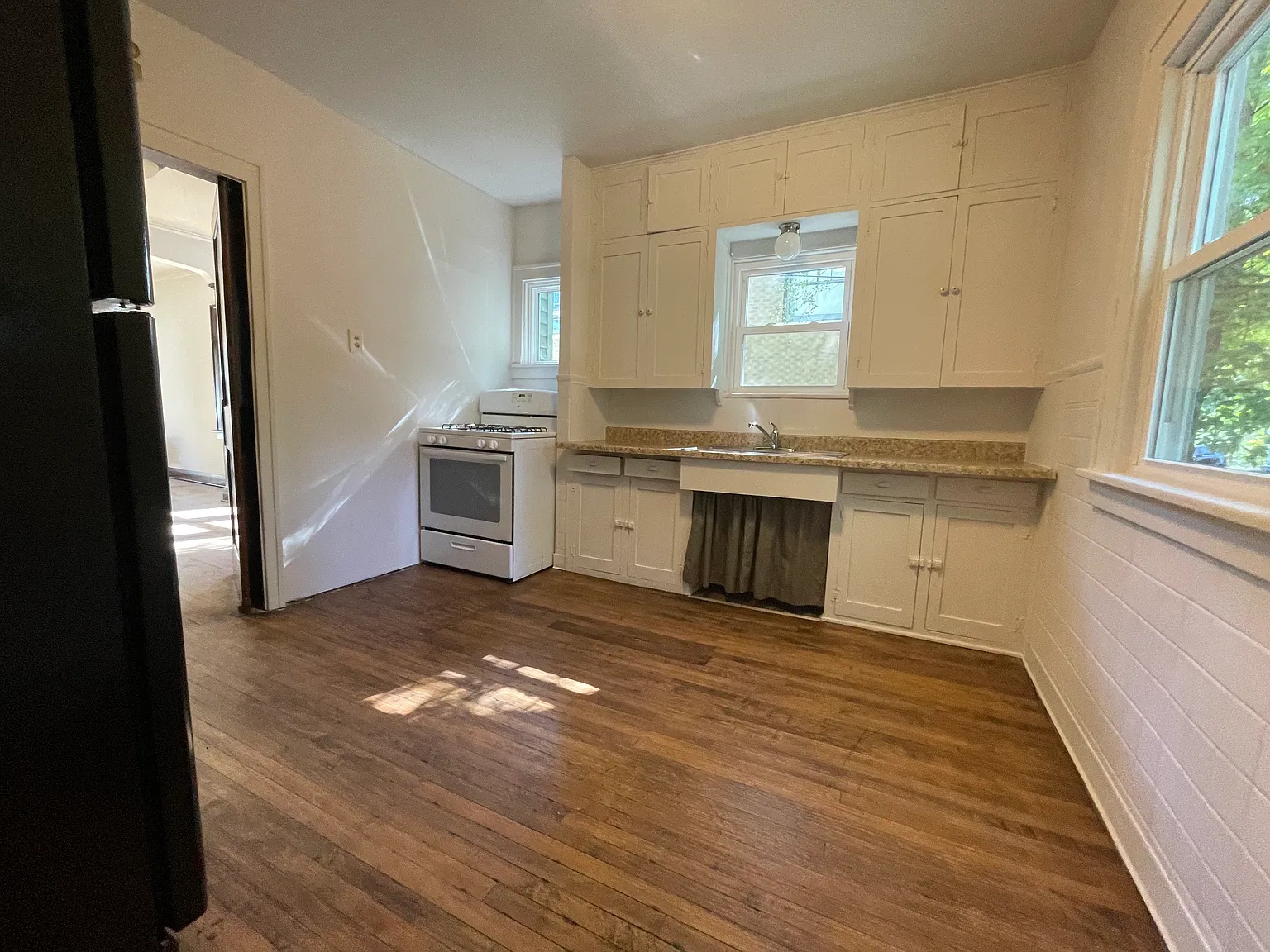 2 bed, 1000 sqft, $1,295 — Photo 3