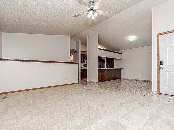 3rd image of 322 Clydesdale Cir