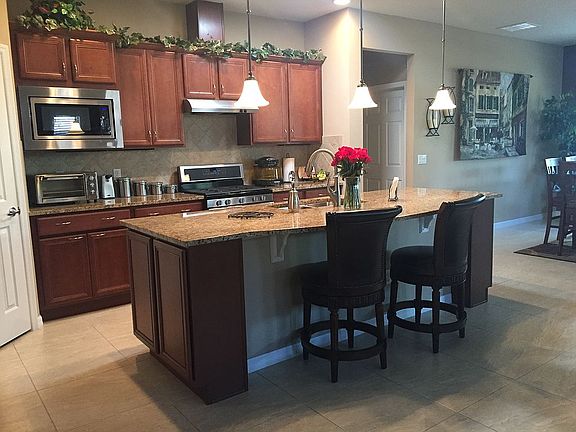 4th image of 333 Navarra Ln