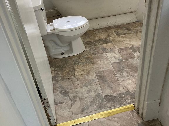4th image of 1486 E Delavan Ave #1