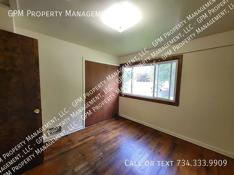 32258 Oscoda Ct — Photo 9
