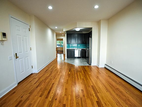 3rd image of 9524 Schenck St #1