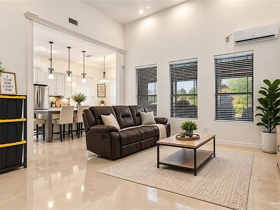4th image of 1208 Encino Dr