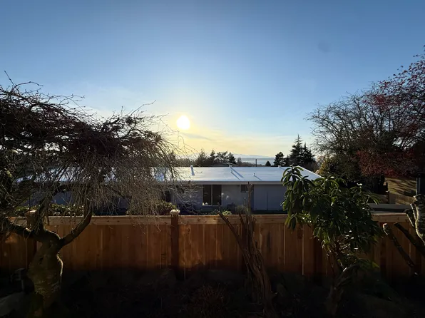 22014 98th Pl W, Edmonds, WA 98020