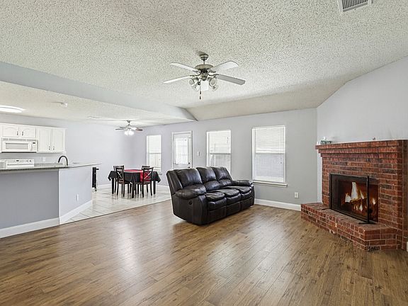 3rd image of 115 Pebble Creek Ln