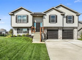 629 SE Colonial Dr, Blue Springs, MO 64014