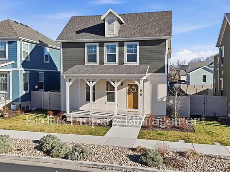 979 W Shoreline Dr — Photo 1