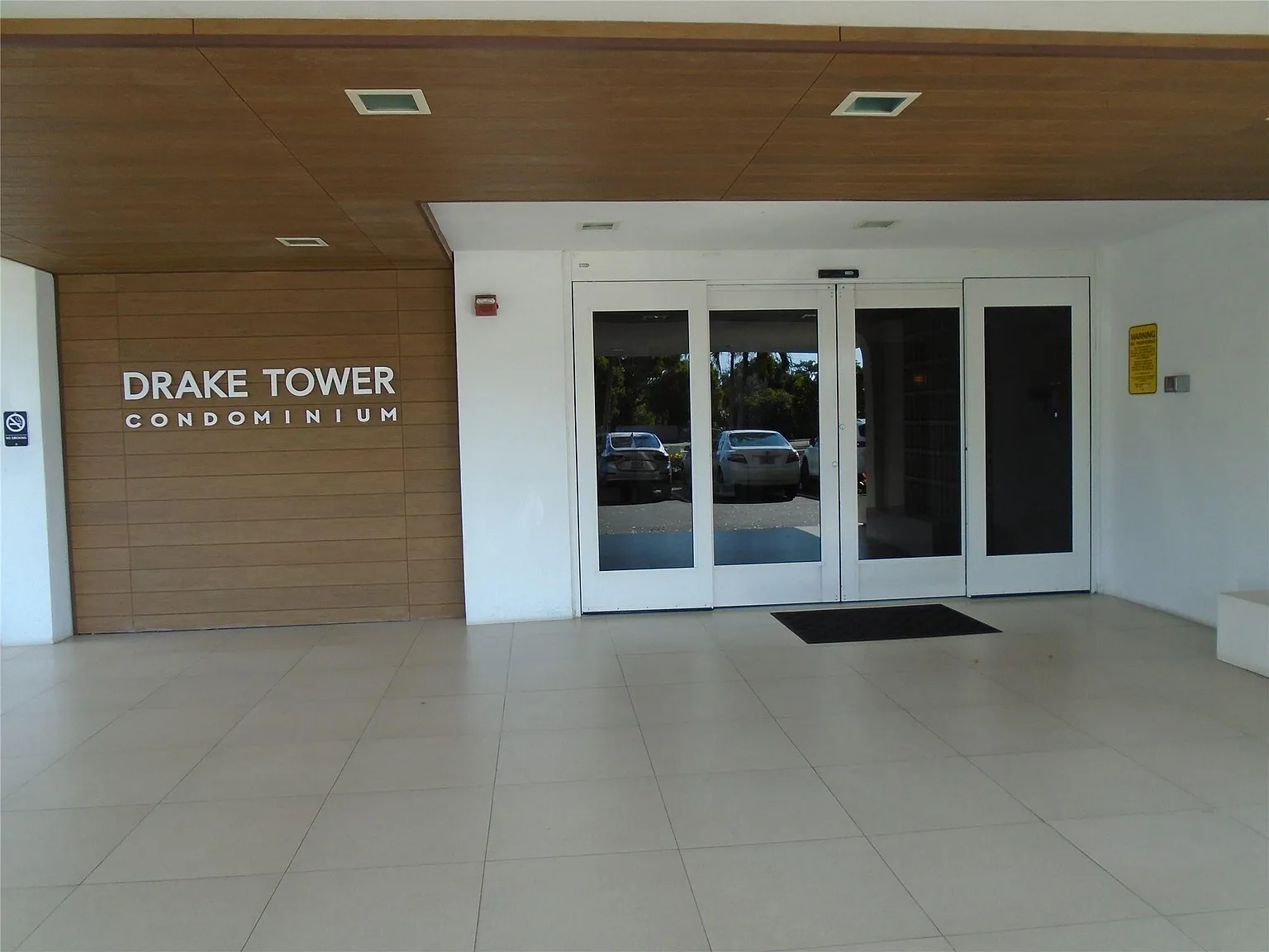 1 bed, 1.5 bath, 850 sqft, $2,100 — Photo 2