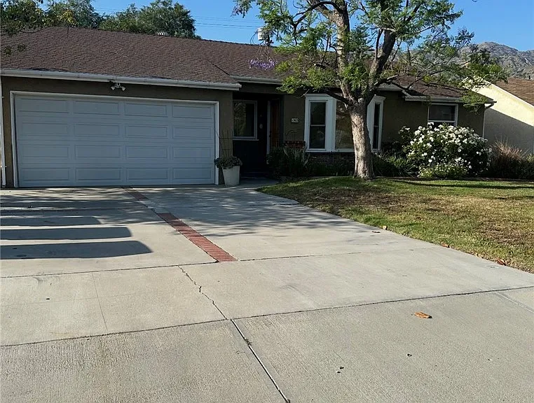 1903 Rosita Ave — Photo 1
