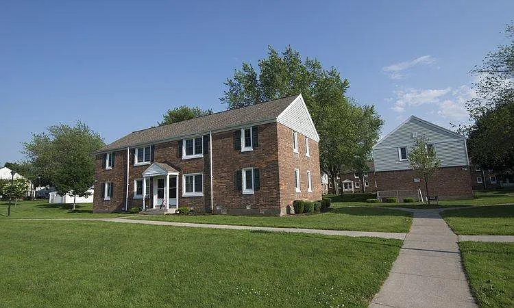 Fernwood Park Apartments — Photo 10
