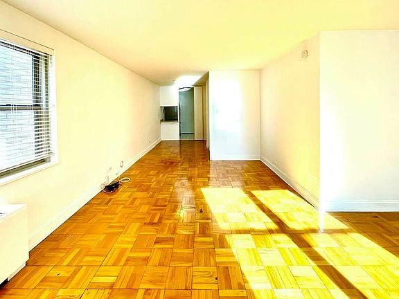 4th image of 300 E 40th St APT 3D