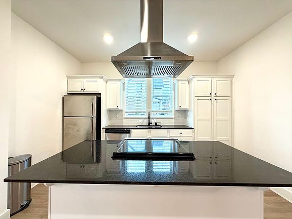 5th image of 890 S One Mile Rd