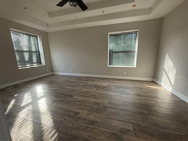 233 S Iowa Ave — Photo 17