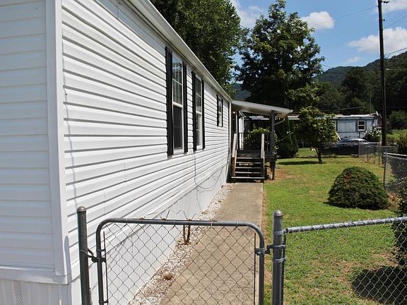 3rd image of 126 Circle Dr