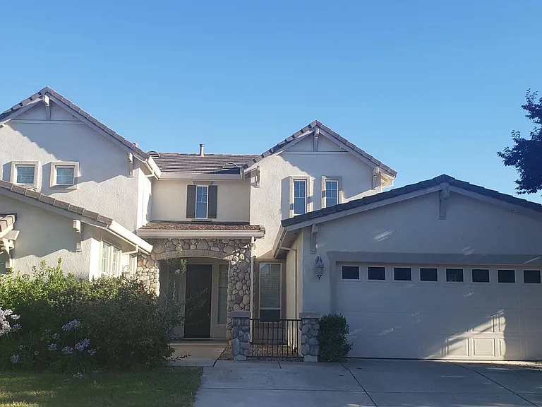 1427 Wyndham Ln — Photo 1