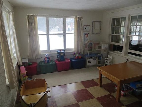 2nd image of 200 Park Pl
